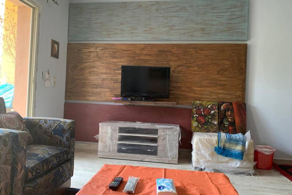 La Vista Topaz Sokhna - Garden With Jacuzzi & Private Entrance, On The Pool & Near The Holiday home Ain Sukhna